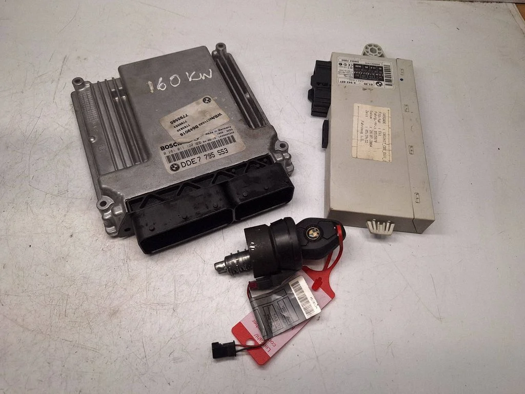 Engine ECU kit and lock set 7795553