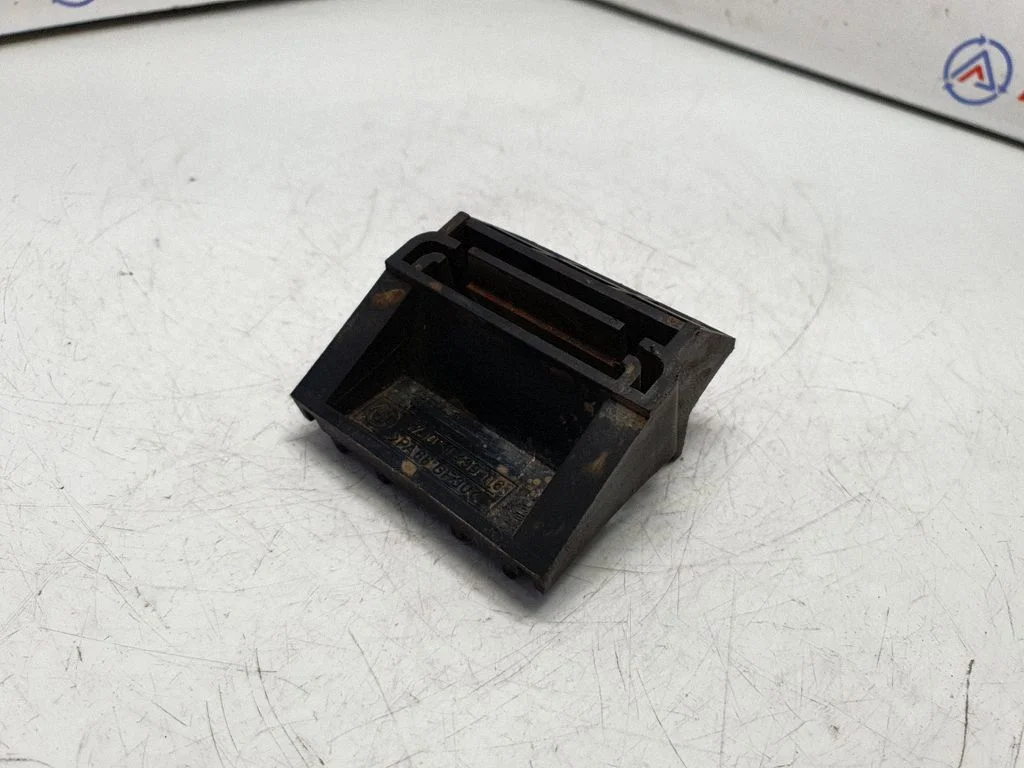 Radiator mount bracket 1439116
