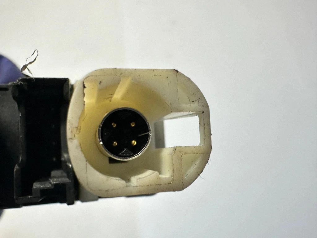 AUX in-socket connector 9237653