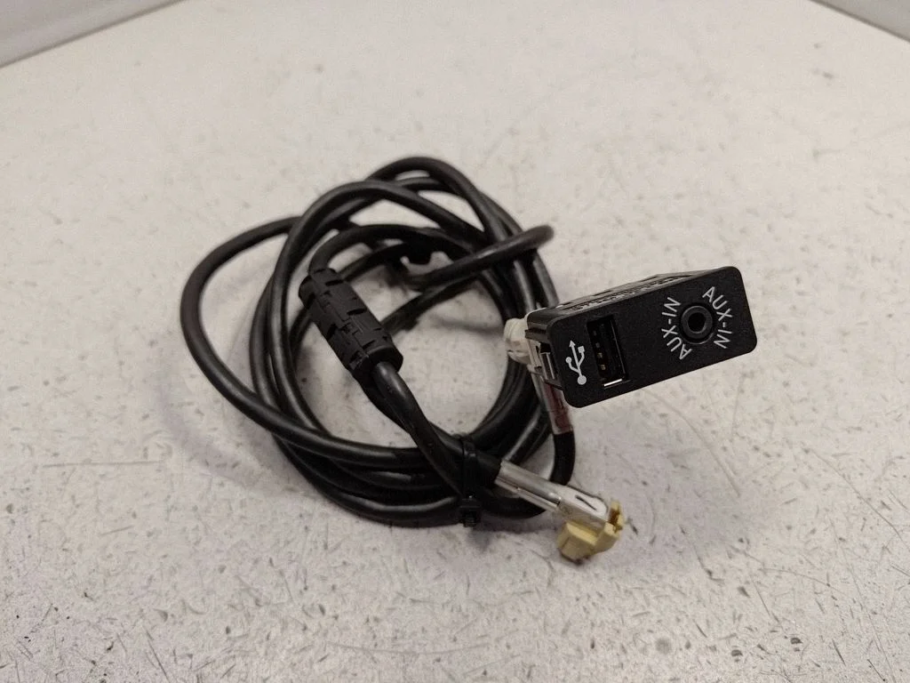 AUX ligzda 84109237654