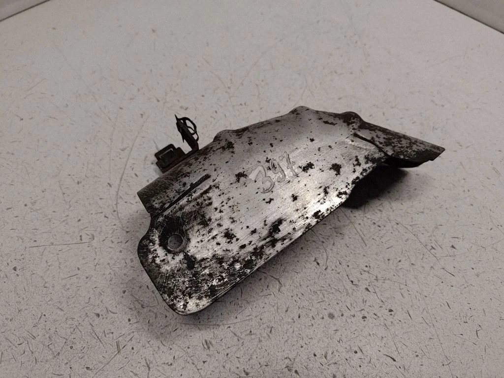 Exhaust heat shield 7792239