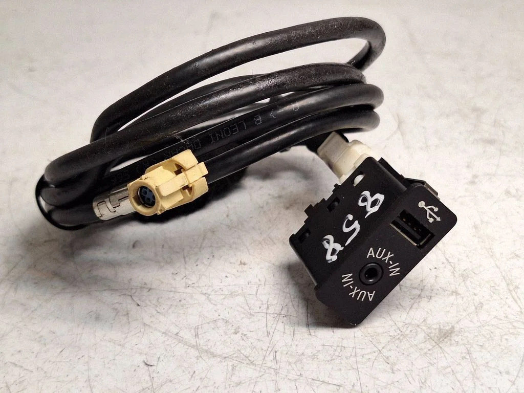 USB ligzda – BMW X5 F15 (2013-2017)