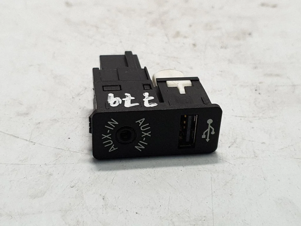 Gniazdo USB 9229247