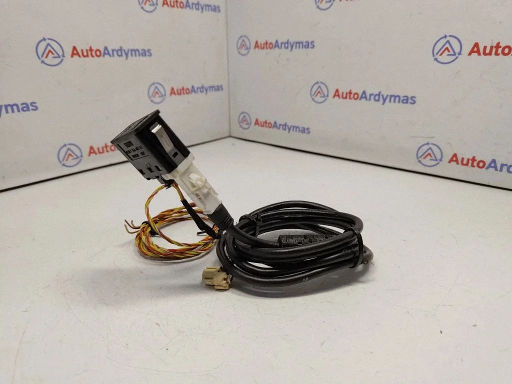 USB ligzda – BMW X5 F15 (2013-2017)