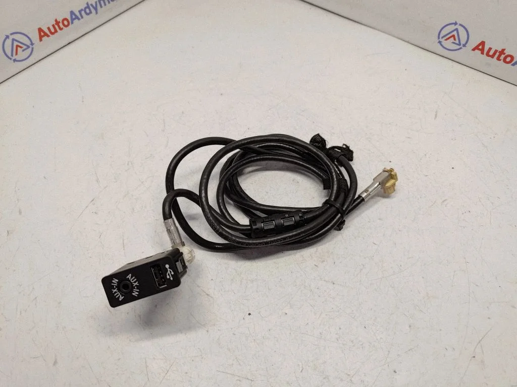 USB socket connector 84109237654