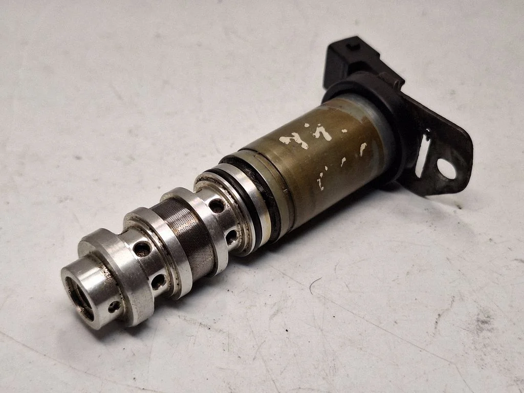 Camshaft vanos timing valve 7561264