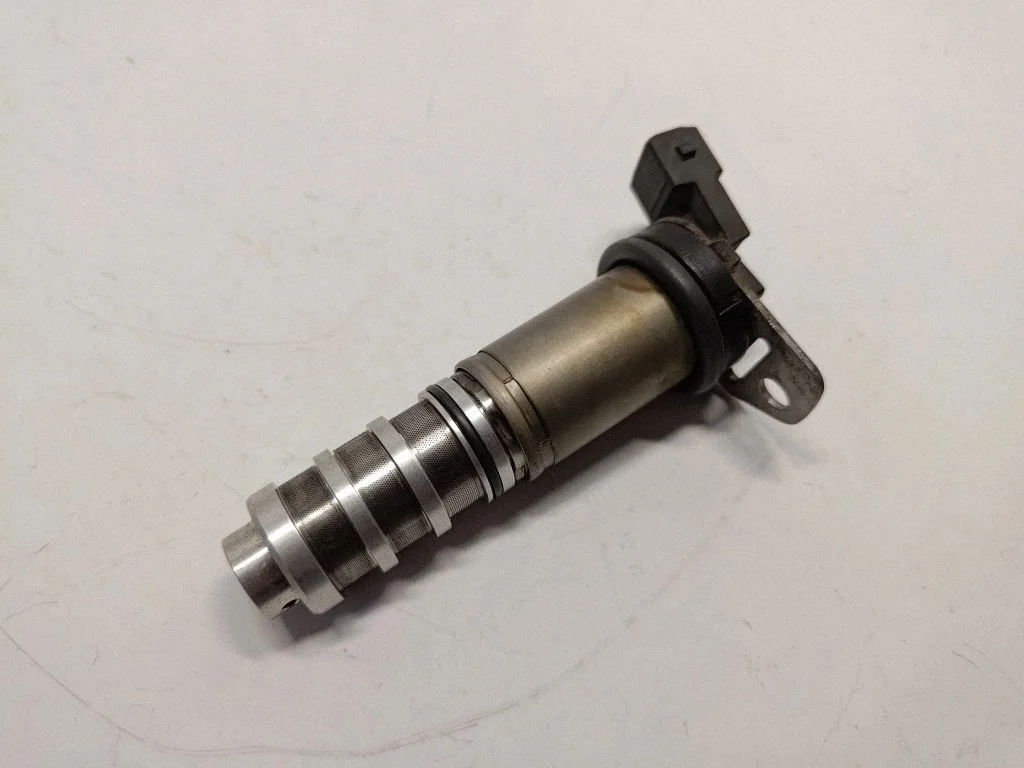 Camshaft vanos timing valve 8605123