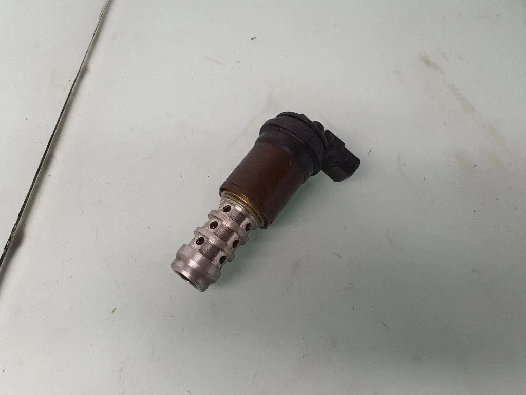 Camshaft vanos timing valve 1707323