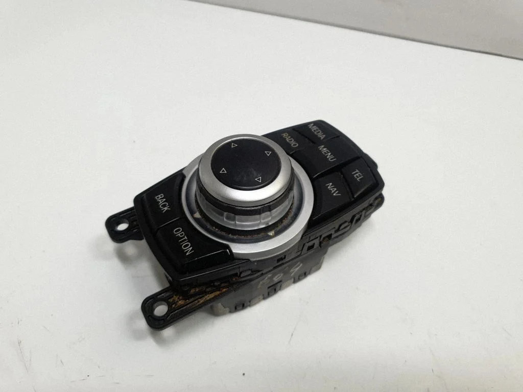 Head unit multimedia control 9267955