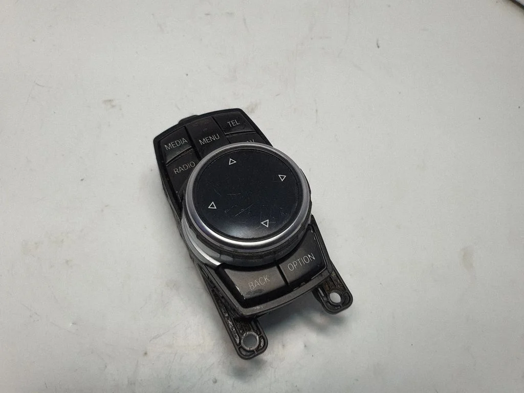 Head unit multimedia control 9320288