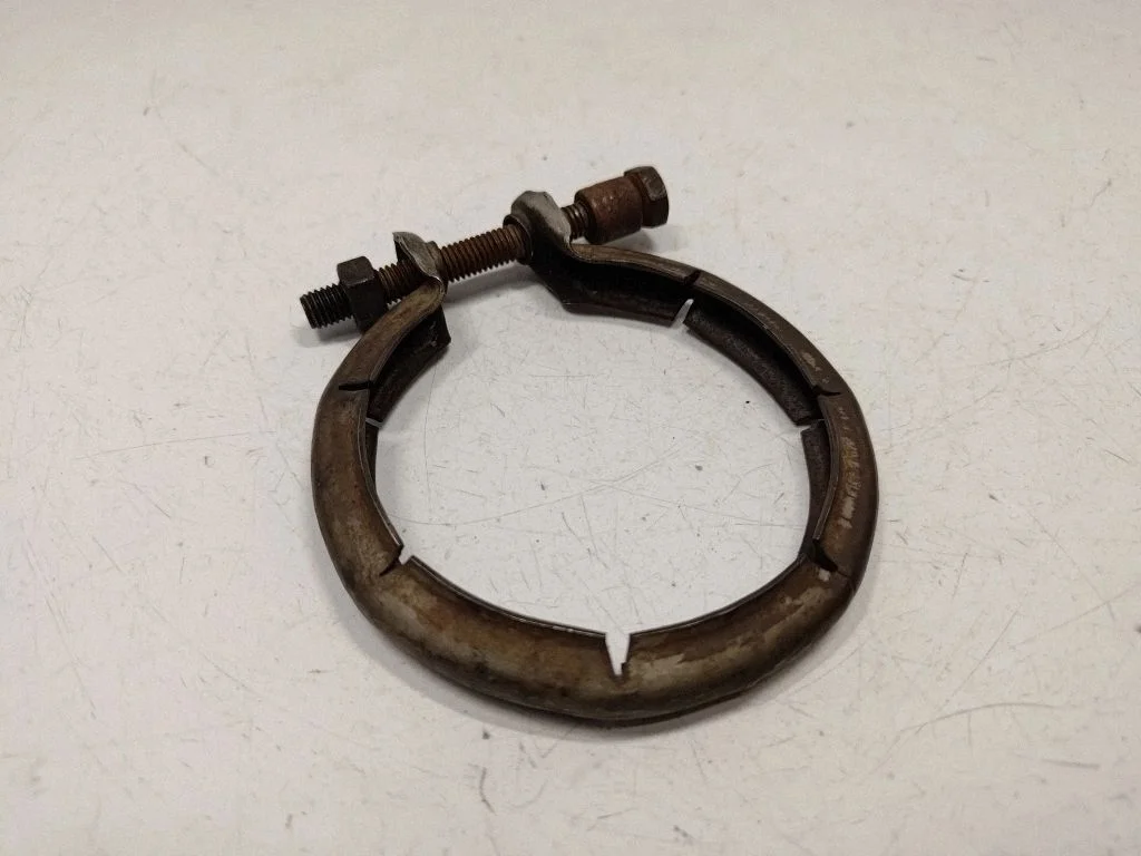 Muffler pipe connector clamp 8512137