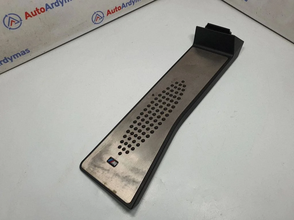 Foot rest pad/dead pedal 8051326
