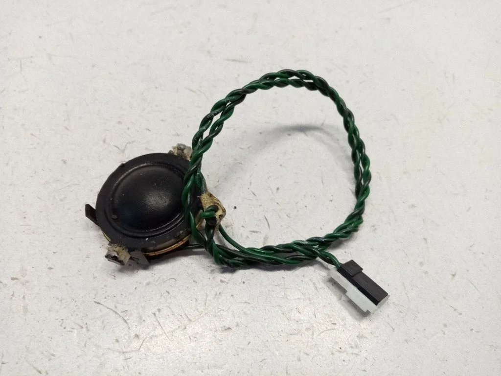 High frequency speaker in the rear doors 8352440