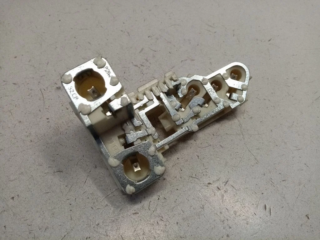 Tail light bulb cover holder 7211218