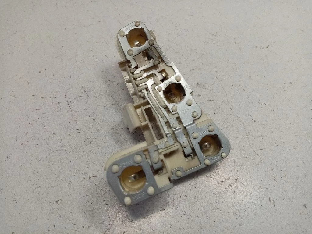 Aizmugurējā luktura spuldzes pārsegs (ligzda) – BMW 3. sērija E90 E91 (2005-2012)