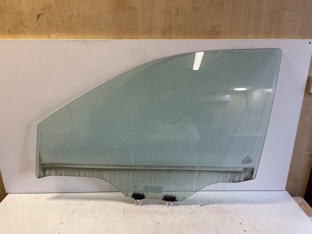 Front door window glass four-door 803015XA0A