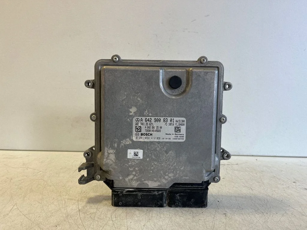 Dzinēja vadības bloks A6429008301