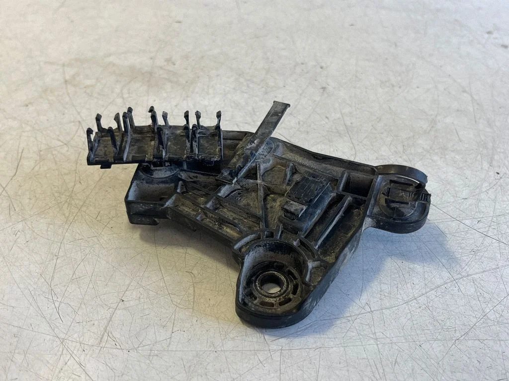 Muu mootoriruumi osa – Mercedes-Benz X-class W470 (2017-2020)