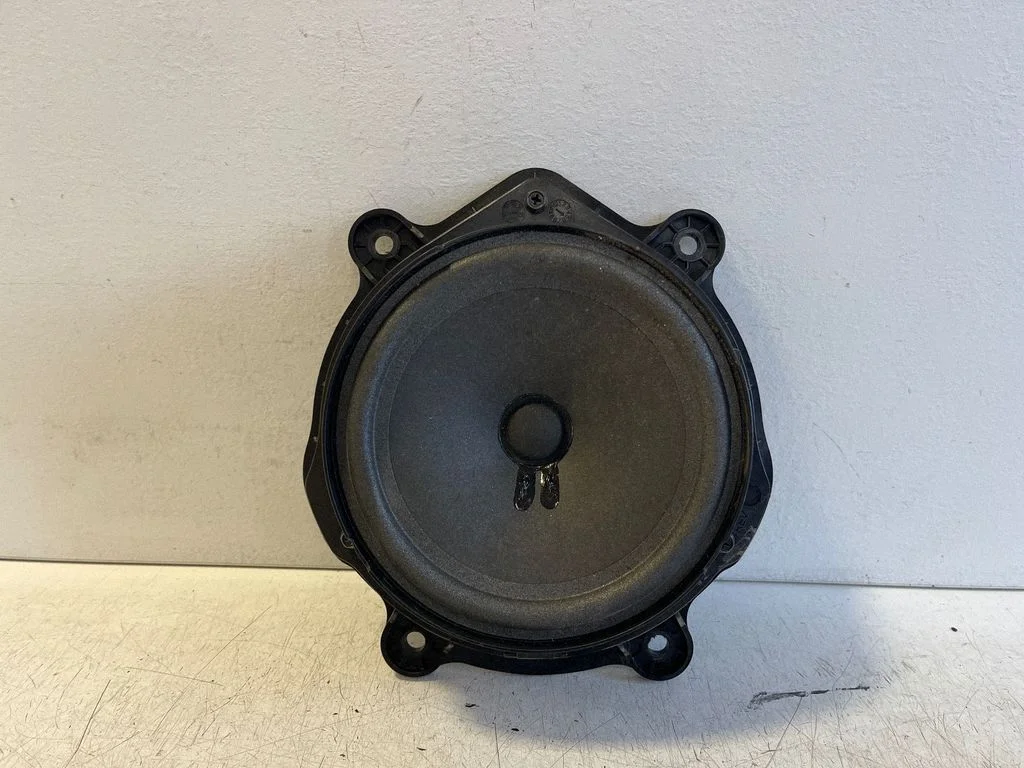 Rear door speaker – Mercedes-Benz X-class W470 (2017-2020)