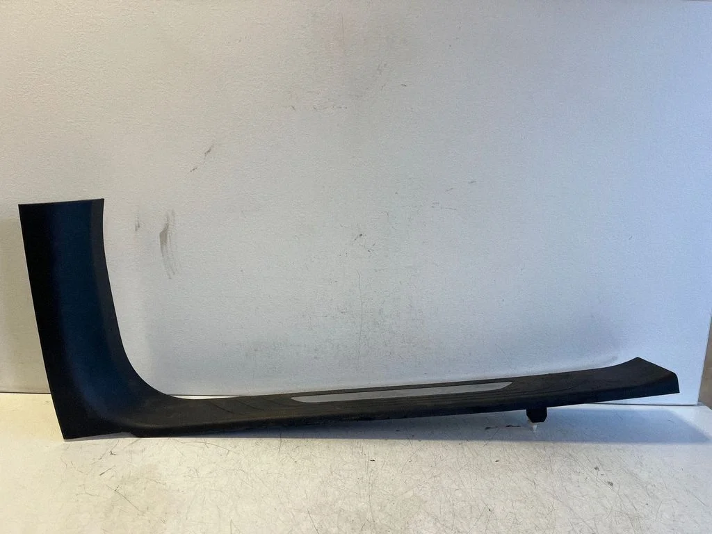 Front sill trim cover – Mercedes-Benz X-class W470 (2017-2020)