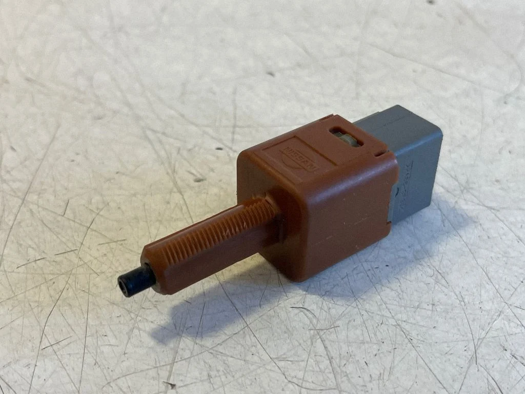 Bremžu pedāļa sensors 0Y04K1