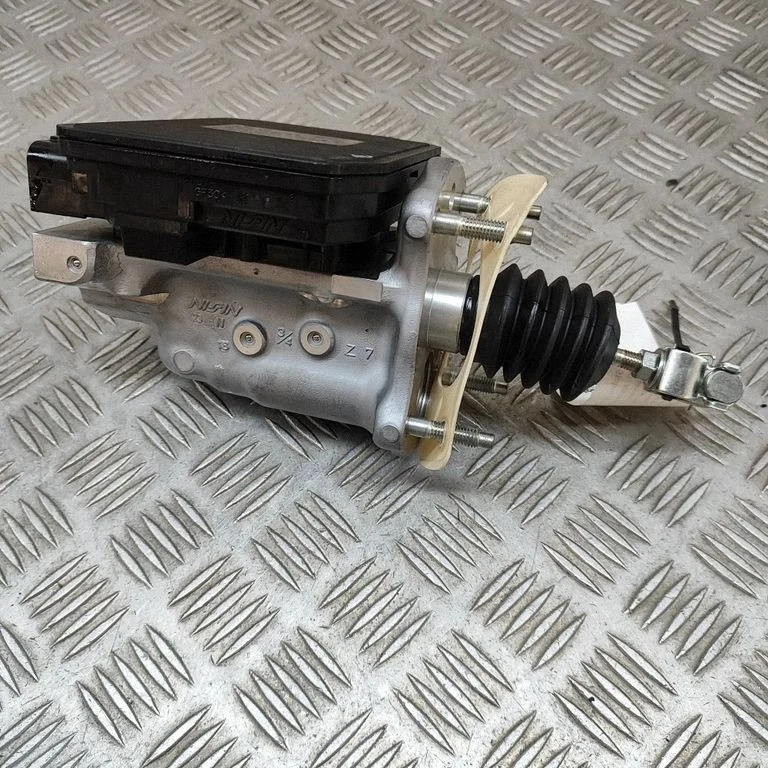 Master brake cylinder 461003E8E51