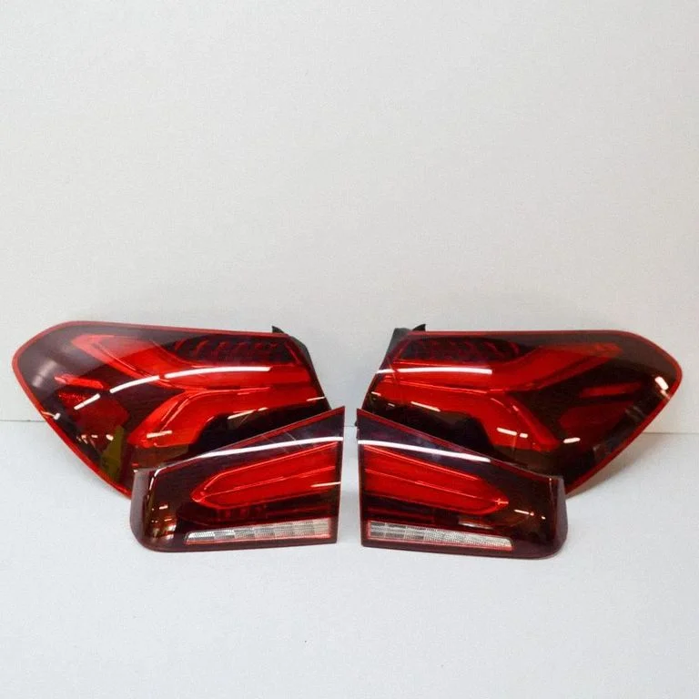 Galinių žibintų komplektas