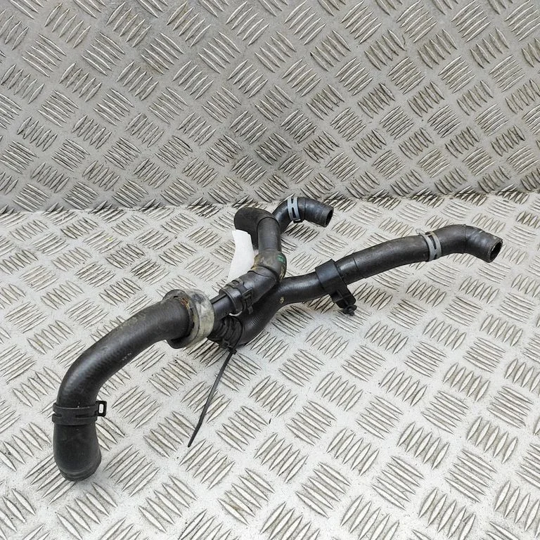 Variklio aušinimo vamzdelis (-ai)/ žarna (-os)