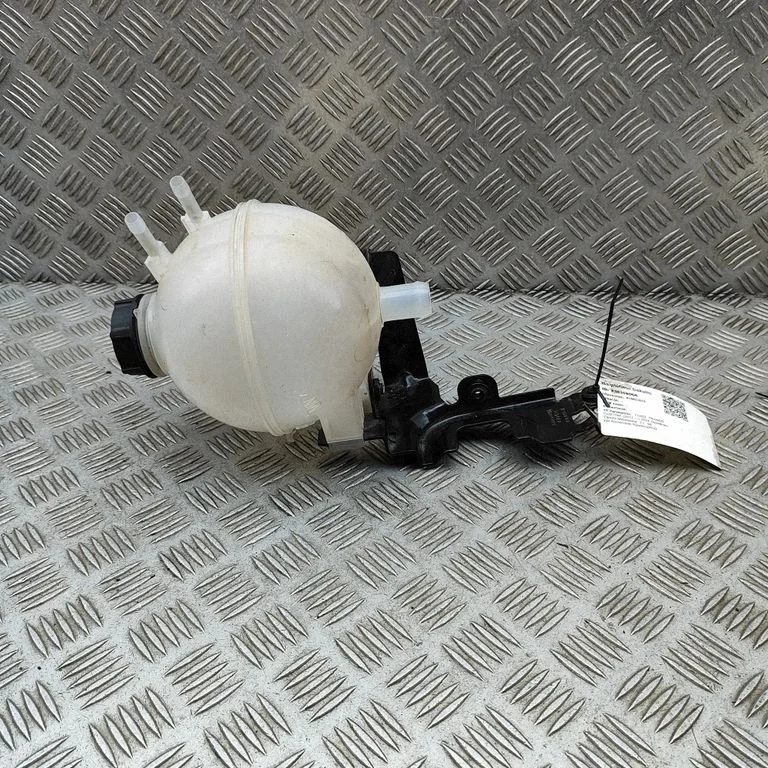 Coolant expansion tank/reservoir PZ318C455AC