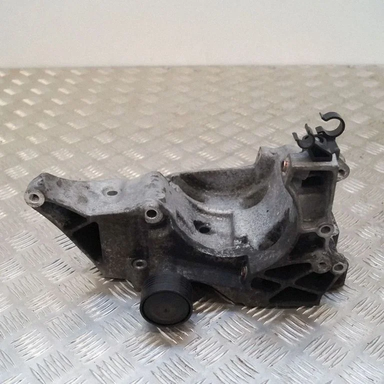 Generator/alternator bracket – BMW 3 Series E90 E91 (2005-2012)