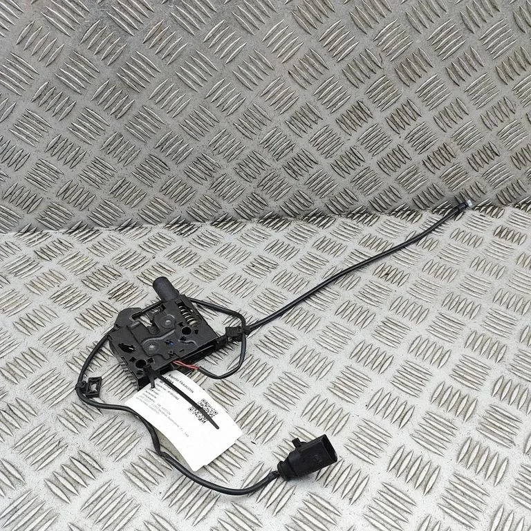 Zamek maski 3G8823508B