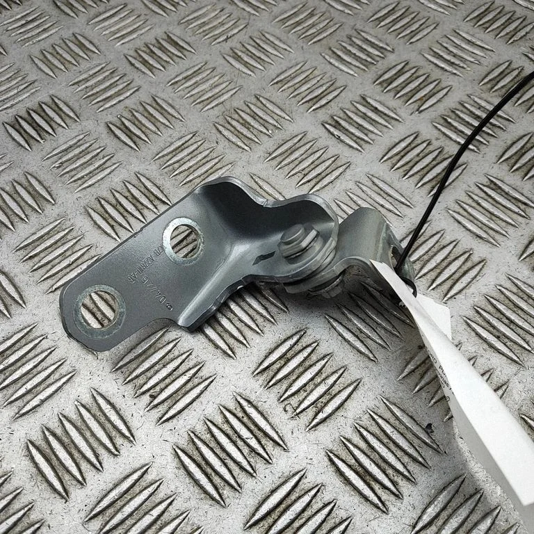 Priekšējā augšējā eņģe – Ford Puma (2019-)