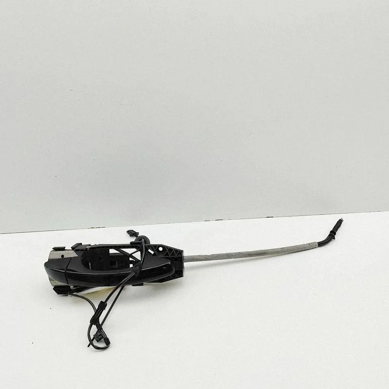 Klamka zewnętrzna drzwi przednich 7N0037017B