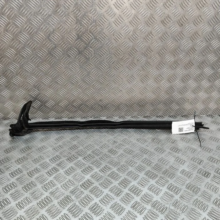 Aizmugurējā blīvgumija (uz virsbūves) A2076730421