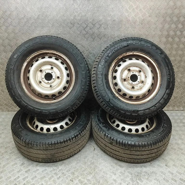 R16 plieninis štampuotas ratlankis (-iai)