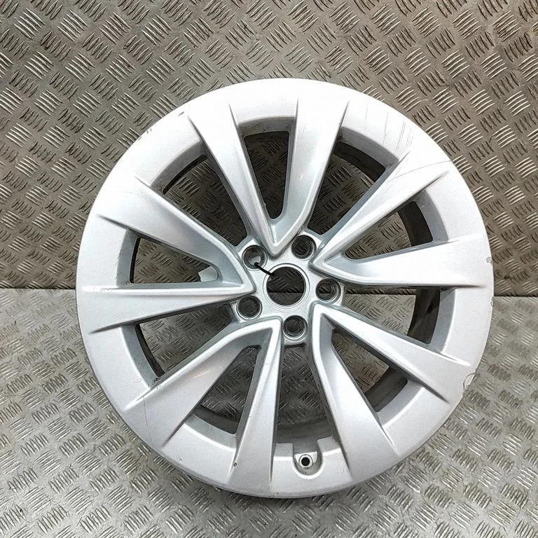 R19 alloy rim 104426400A