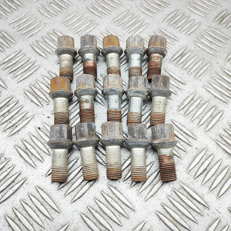 Nuts/bolts WHT002437