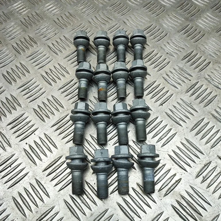 Śruby / nakrętki 9846624980