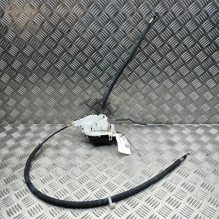 Wkładka zamka przy klamce (wersja 2-drzwiowa) 68228533AA
