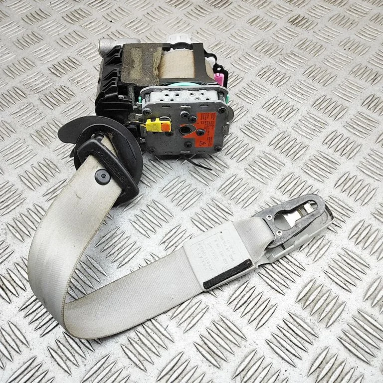 Front seatbelt 4G8857706M