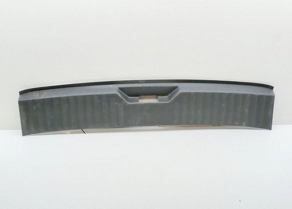 Pagasiruumi läve kaitseviimistlus 1T3863459