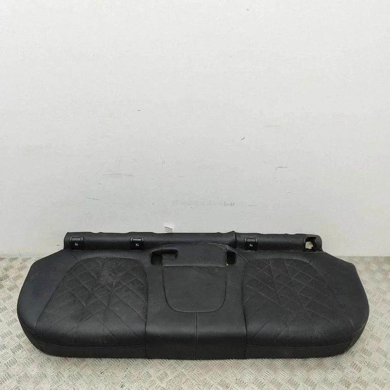 Rear seat 9495823
