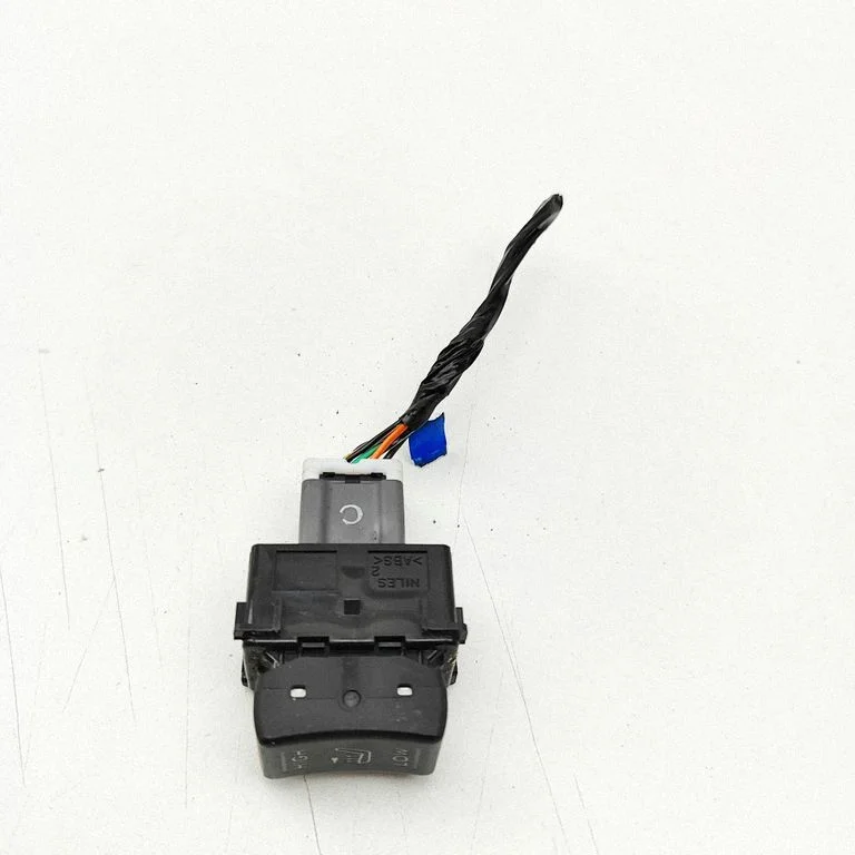 Sēdekļu apsildes slēdzis 83245AG020