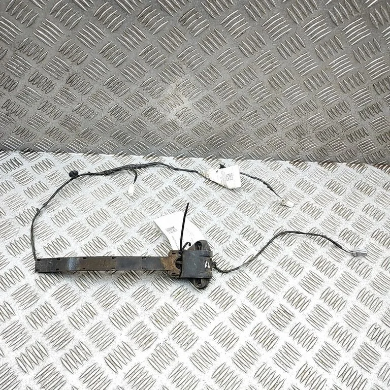 Aizmugurējo durvju vadu instalācija 01343887080