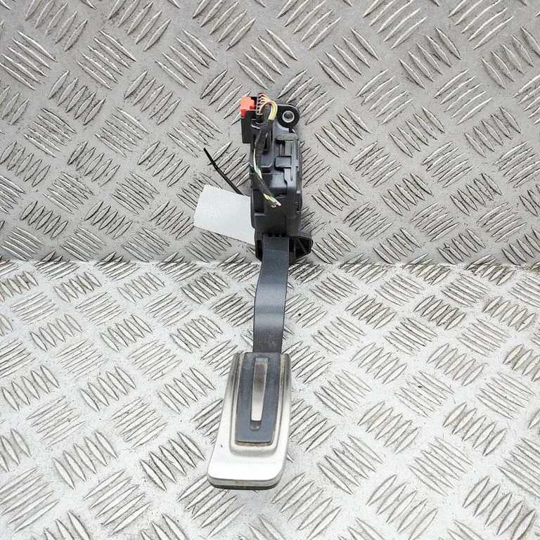 Accelerator throttle pedal 6PV00950528
