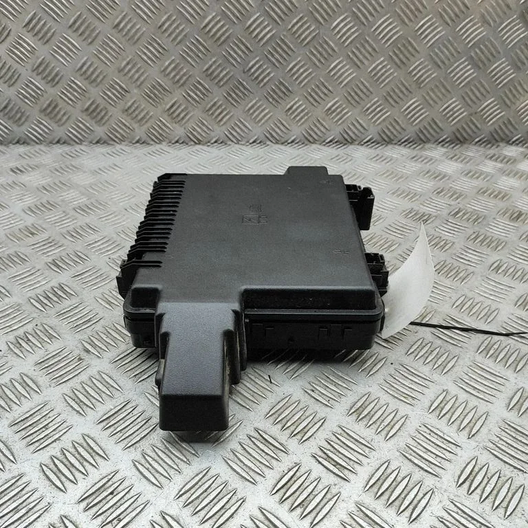Fuse box set PZ3T14D068