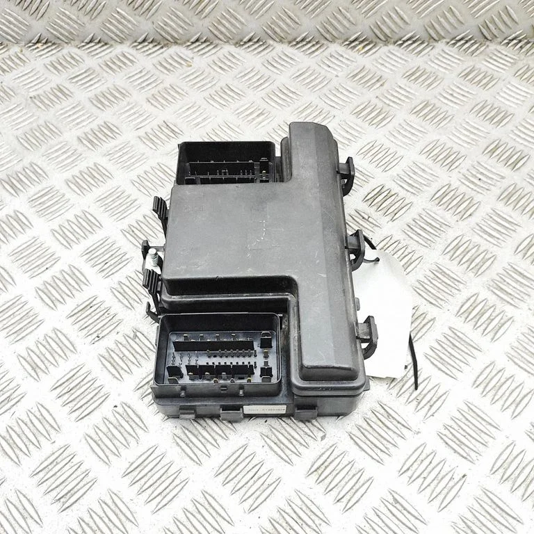 Fuse box set JB3T14D068CB