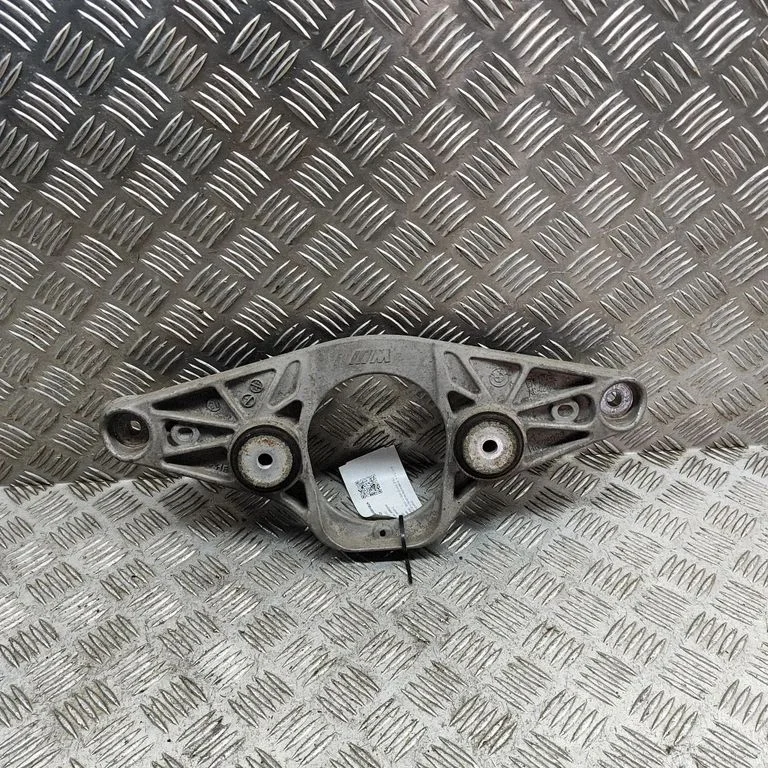 Rear differential/diff mount bracket – BMW 6 Series F12 F13 (2010-2018)