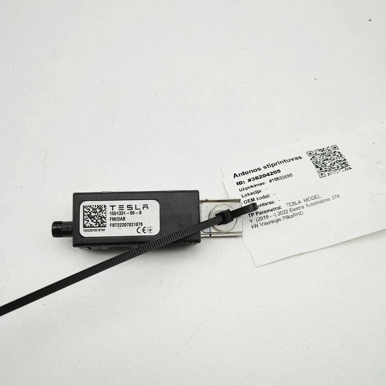 Aerial antenna amplifier – Tesla Model Y (2020-)