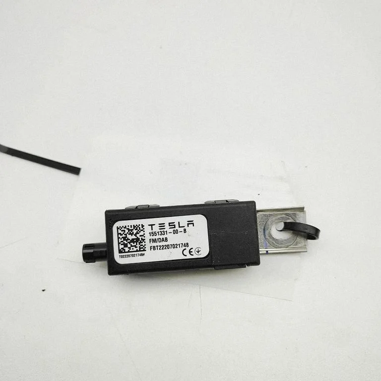 Aerial antenna amplifier – Tesla Model Y (2020-)